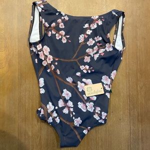 lucky leo dance leotard size medium nwt